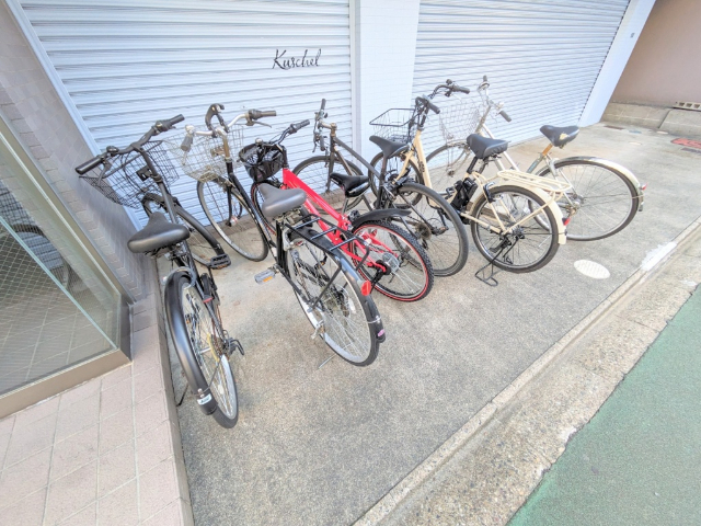 ゴッドヒル栄 駐車場