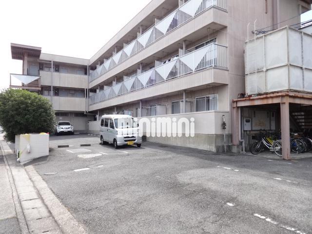 メゾンナナワ 駐車場