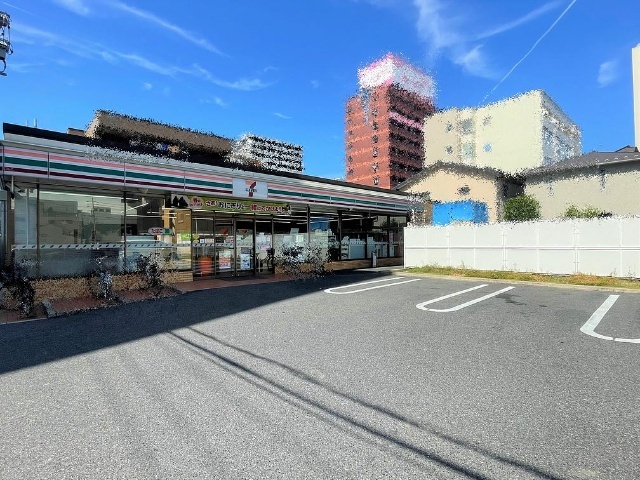 アーバングレーファースト コンビニ