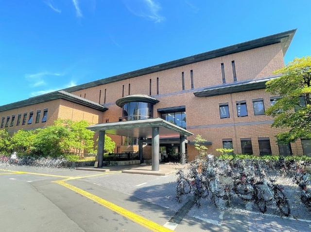 アーバングレーファースト 図書館
