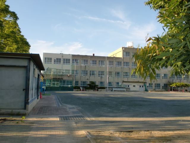 タウニー本郷 小学校