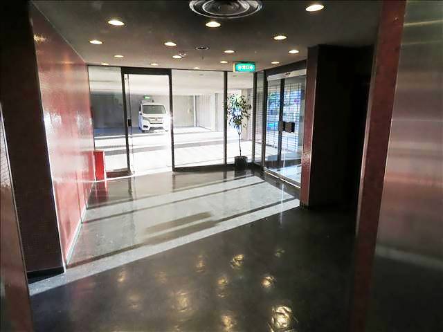 名古屋辻ビル エントランス
