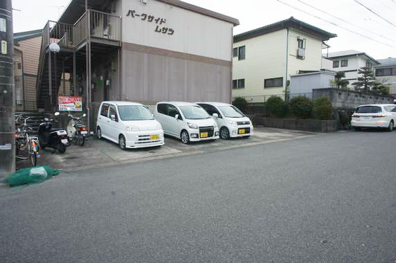 パークサイドムサシ 駐車場