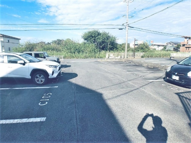 石神ハイツＣ 駐車場