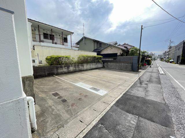 川本マンション 駐車場