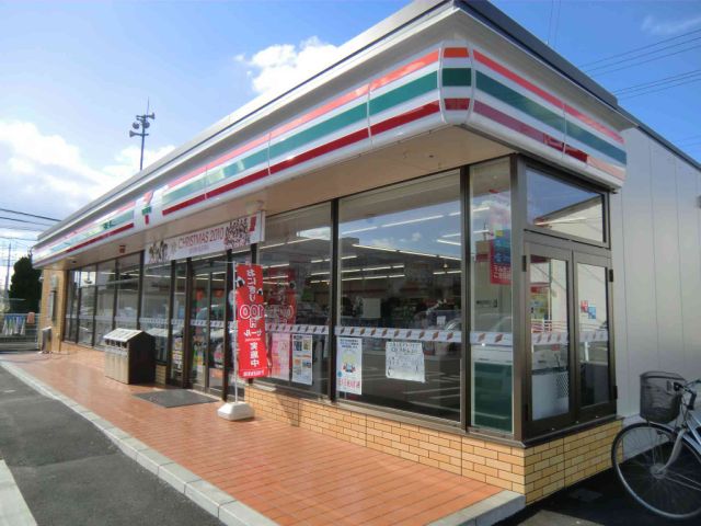 メゾンドールクラタ コンビニ