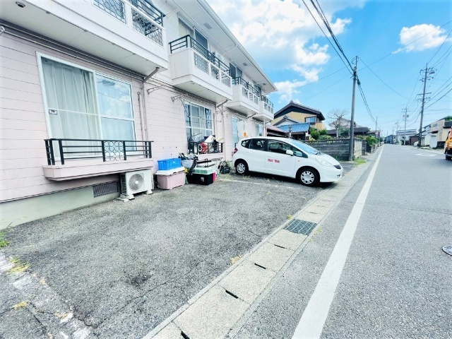フラット・エム 駐車場