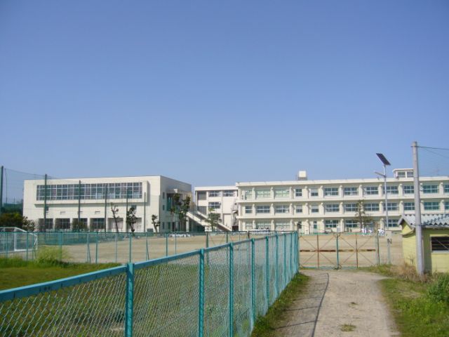 フラット・エム 中学校