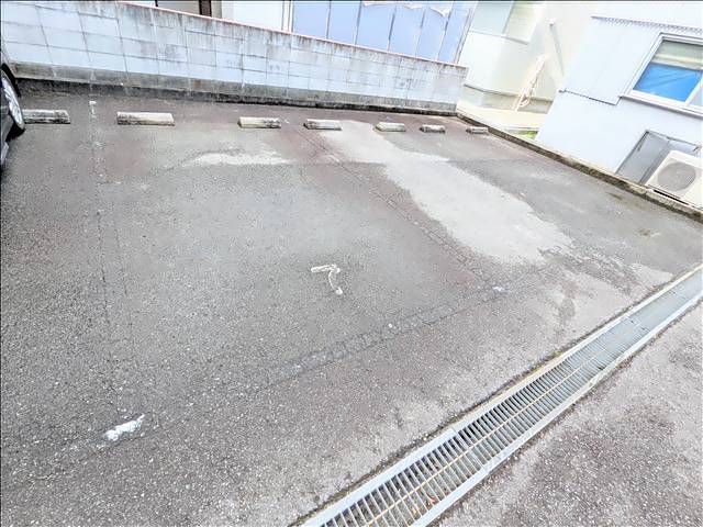 リアライズ塩釜口 駐車場