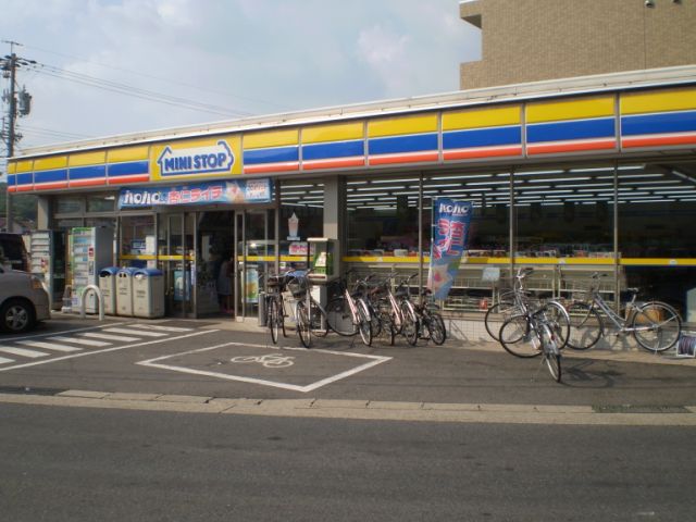 リアライズ塩釜口 コンビニ