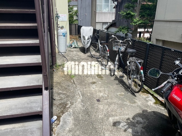 レオン八事　３号館 駐車場