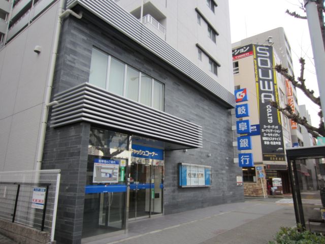 すみれビル 銀行