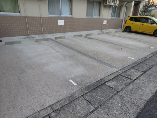 ＨＫビル穂波 駐車場
