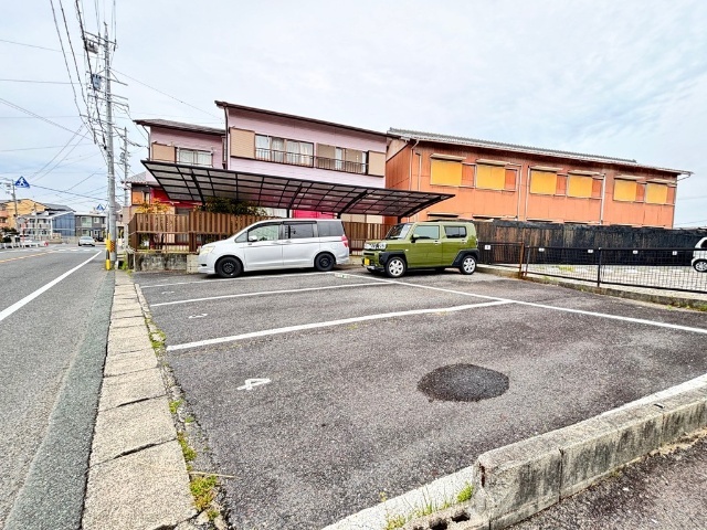 シャンパレスワコー 駐車場