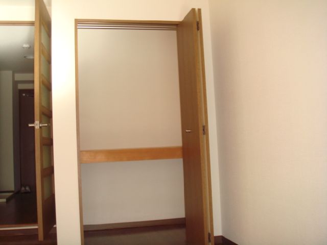 岡地レジデンス笹島 収納