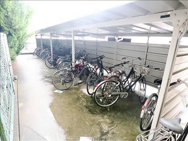 リアライズ塩釜口 駐車場