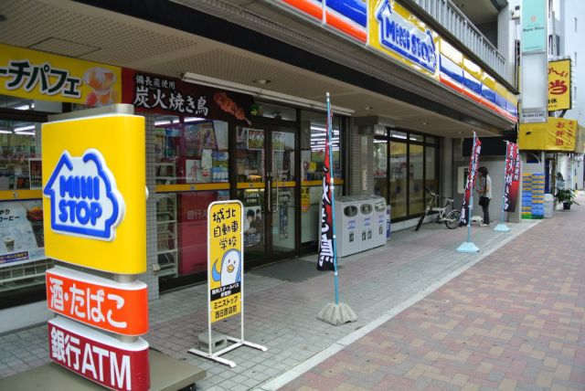 サザン名駅EAST コンビニ