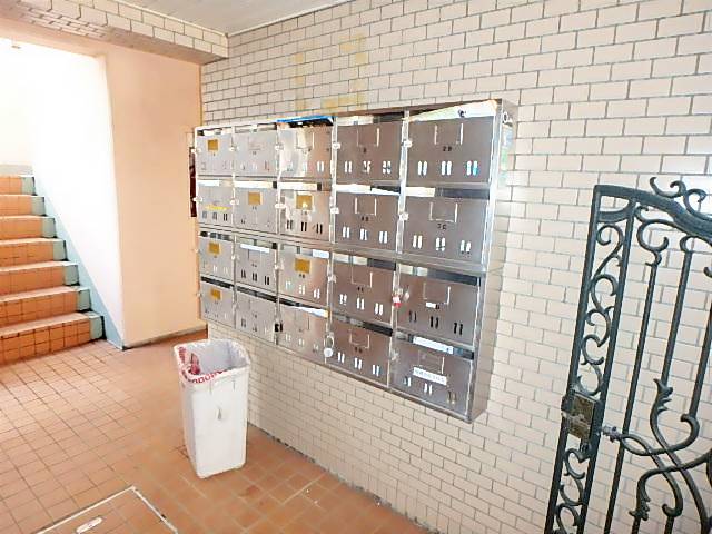 ワンライフ原 玄関