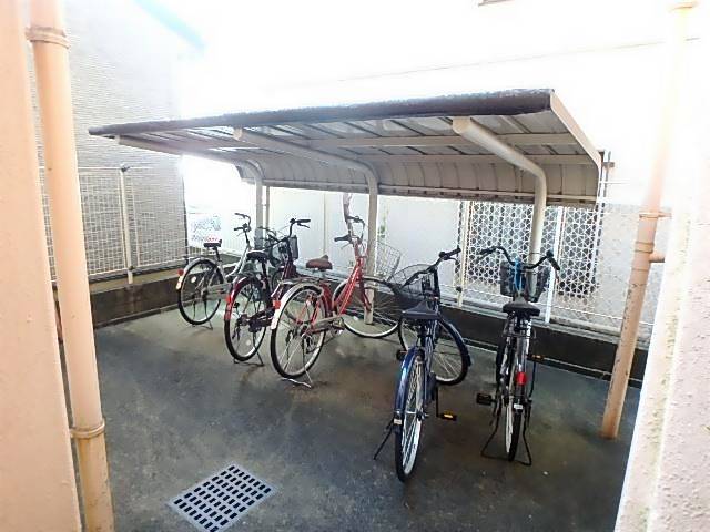ワンライフ原 駐車場