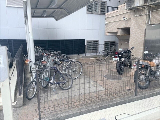 クレスト山手通 駐車場
