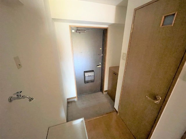 クレスト山手通 玄関