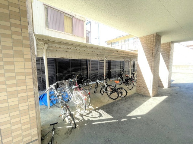 キャラ八事 駐車場