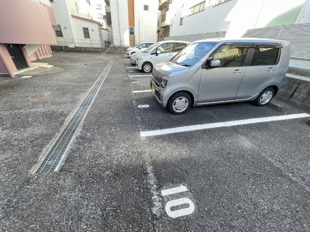 トリコロールハウス加藤 駐車場