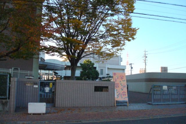 トリコロールハウス加藤 小学校