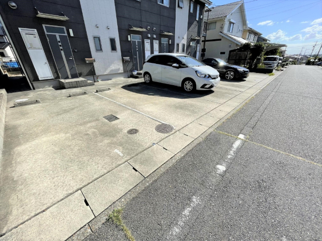 サンヒルズさくら 駐車場