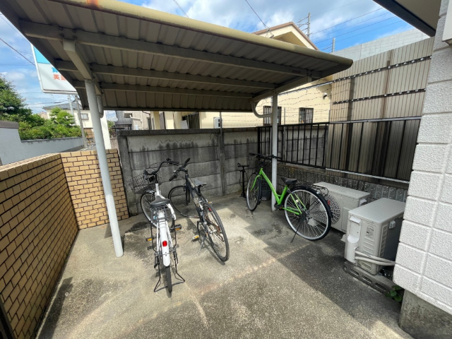 メゾンド喜多山 駐車場