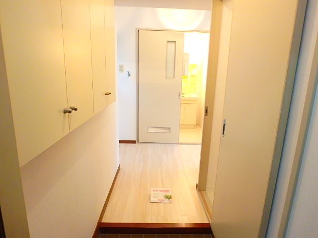 明和マンション 玄関