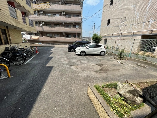 シーズンコート赤池 駐車場