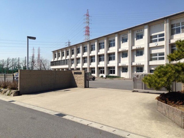 シーズンコート赤池 中学校