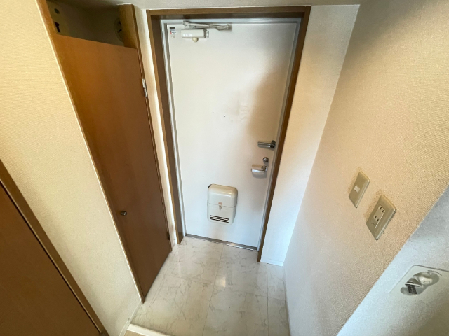 長谷川１７番館 玄関