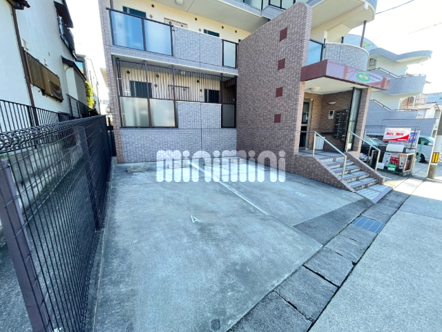 長谷川１７番館 駐車場