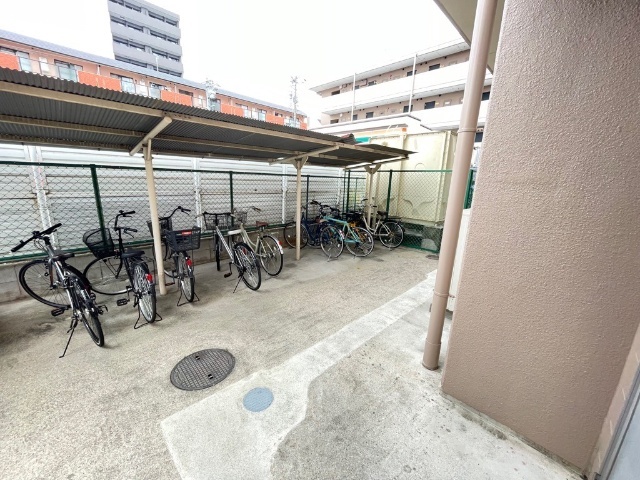 ウインズ原 駐車場