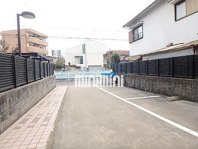 セントラルハイツ川名 駐車場