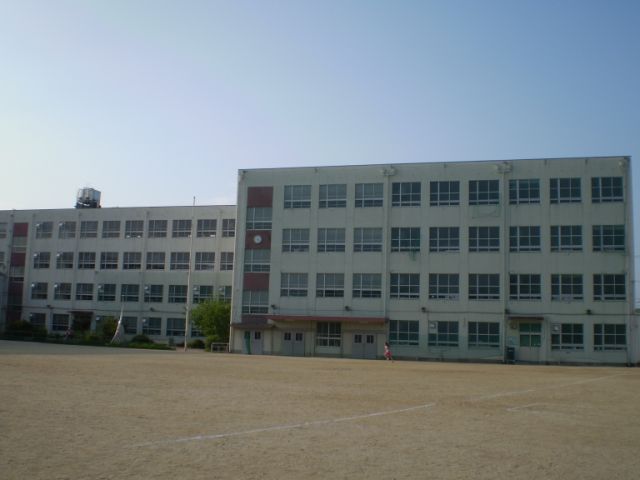 メゾン・ド・ポプラ 小学校