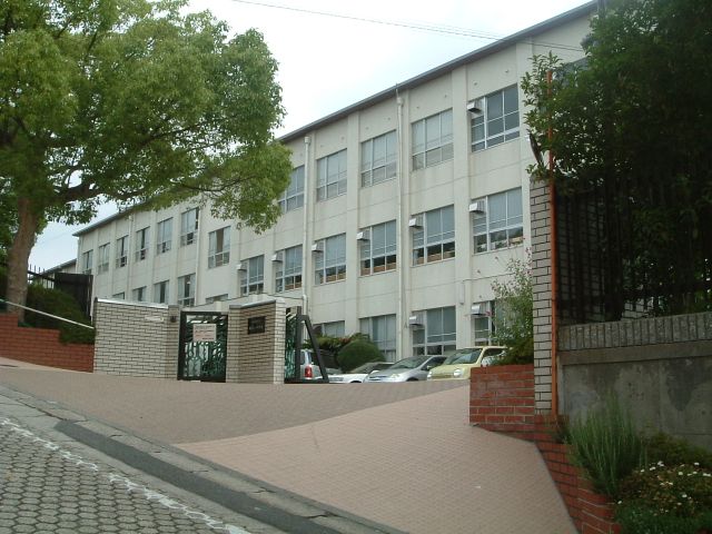 イーストアベニュー 中学校