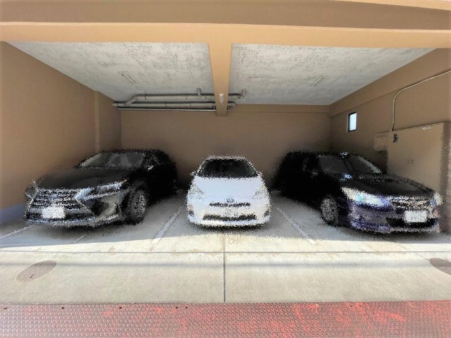 メルヴェーユ高辻 駐車場