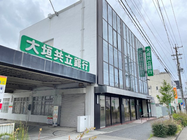 メルヴェーユ高辻 銀行