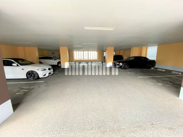 アーバンコート小松 駐車場