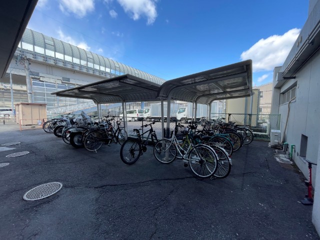 地愛ビル 駐車場