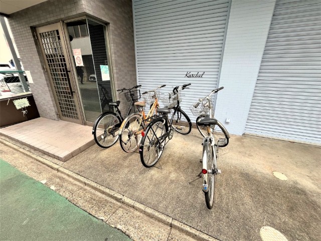 ゴッドヒル栄 駐車場
