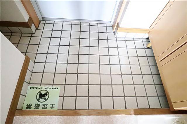 ラフィネ四ツ谷 玄関