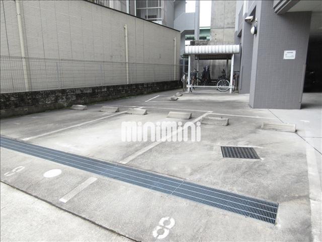 グラン・アベニュー鶴舞 駐車場