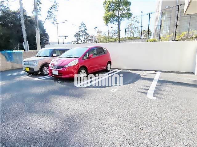 ラフィネ四ツ谷 駐車場