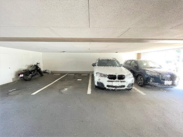 ブライト千早 駐車場