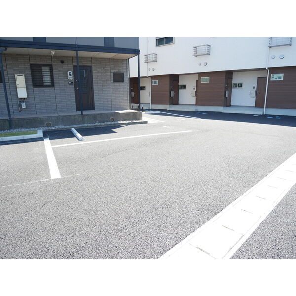 ピアニーフィールドD 駐車場
