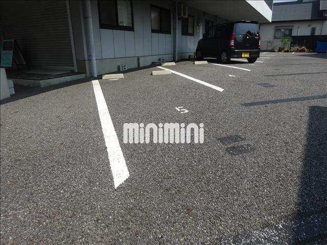 ラマージュ 駐車場